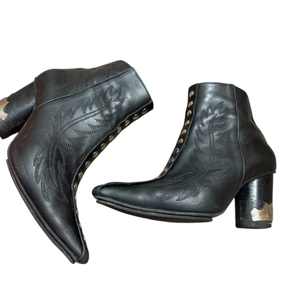 TOGA Pulla 37.5 (7-7.5) EUC Stud Boots with western sewn detail and metal heel - Picture 3 of 15